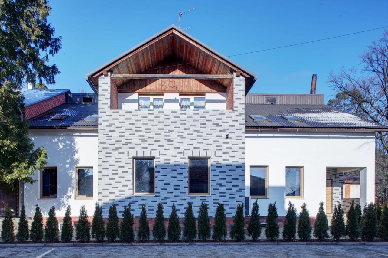 Valentyna Hotel Briukhovychi Exterior photo
